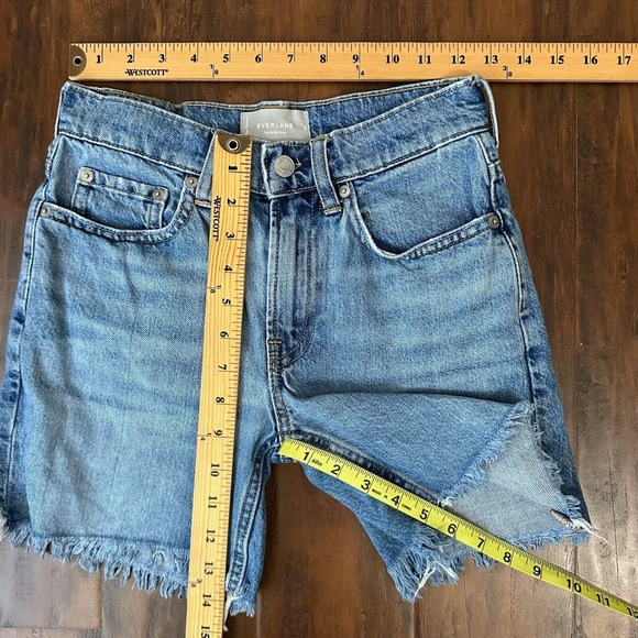 EVERLANE Mid-Rise The Denim Relaxed Short Cut-Off Frayed Raw Hem - Picture 10 of 10